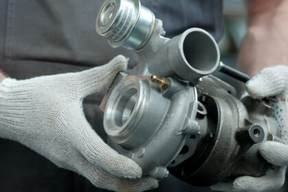 TURBOTURBOSCORP 366269 MechanicHoldingTurbocharger image1