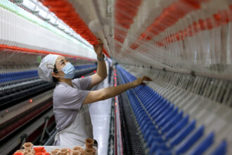 activitatea fabricilor din china a scazut neasteptat in luna mai cu cel mai abrupt declin din 2022 68404ab1cd376