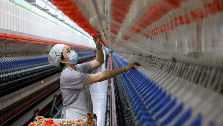activitatea fabricilor din china a scazut neasteptat in luna mai cu cel mai abrupt declin din 2022 68404ab1cd376