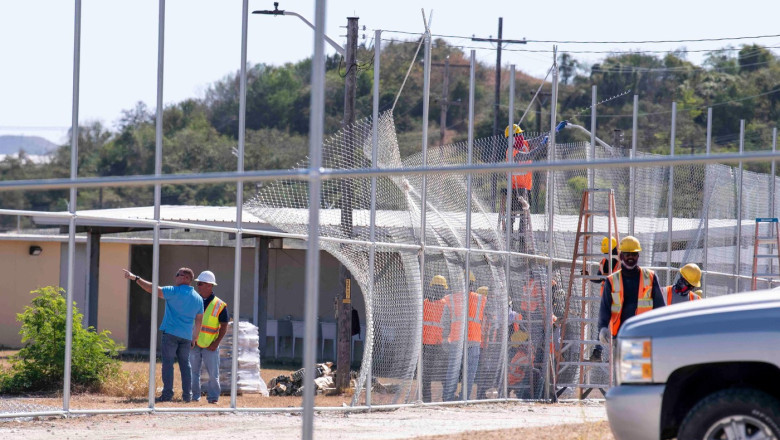 administratia trump vrea sa trimita 9 000 de migranti la guantanamo de saptamana aceasta printre ei sunt 100 de romani 68494e252beca