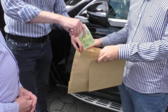 andrei petru dimitriu inspectorul anaf prins cu mita ramane in arest curtea de apel bucuresti i a respins contestatia 684153c106287