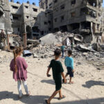 apararea civila din gaza spune ca 36 de oameni au fost ucisi de fortele israeliene focuri de arma in apropierea unui centru umanitar 6844559d25466