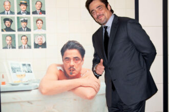 benicio del toro a fost retinut pe aeroport pentru ca avea in bagaj planuri de prabusire a unui avion pe capitole 684922eac164e