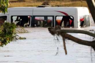 bilant dramatic al inundatiilor din africa de sud cel putin 90 de persoane si au pierdut viata din cauza viiturilor 68515218d0c92