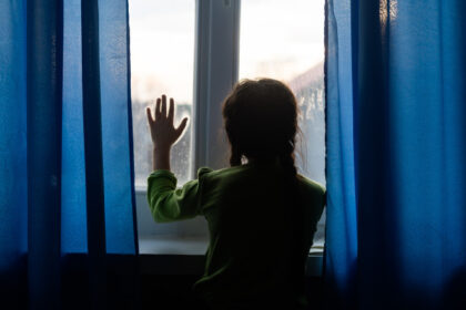 caz tulburator in judetul neamt parinti retinuti dupa ce si ar fi trimis copiii la cersit 14 minori preluati de autoritati 683ff69047e7d