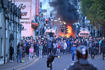 ce spune mae despre situatia exploziva din irlanda de nord unde migrantii romani sunt vizati de violente 684afec54bd57