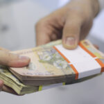 cinci functionari bancari sunt anchetati pentru ca ar fi ajutat o grupare sa obtina credite de 18 milioane de lei cu acte false 684b2b4a8e3ec