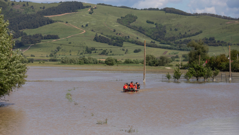 cod galben de inundatii prelungit pana vineri risc de viituri in 15 judete din tara care sunt zonele vizate 68416b37b6259