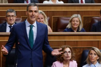 corruption allegations intensify around spains government as mp resigns 684afc1775130