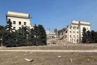 creaturi complet bolnave reactia lui zelenski dupa ce rusia a doborat cu bombe cladirea administratiei din herson 6841d93ddaea5