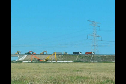 drumul principal de legatura intre podul suspendat peste dunare si judetul tulcea intra din nou in reparatii inainte de inaugurare 68529cf560ac6