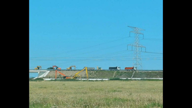 drumul principal de legatura intre podul suspendat peste dunare si judetul tulcea intra din nou in reparatii inainte de inaugurare 68529cf560ac6