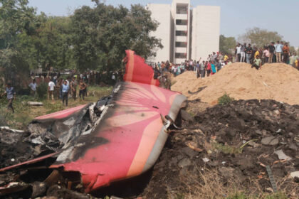 exclusiv ce spune un fost pilot roman care a zburat chiar pe tipul de avion ce s a prabusit in india despre tragedia aviatica de la ahmedabad 684acfac6a5b6