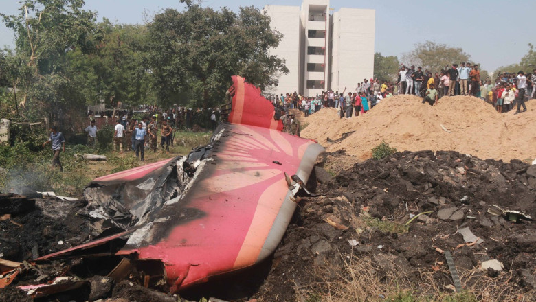 exclusiv ce spune un fost pilot roman care a zburat chiar pe tipul de avion ce s a prabusit in india despre tragedia aviatica de la ahmedabad 684acfac6a5b6
