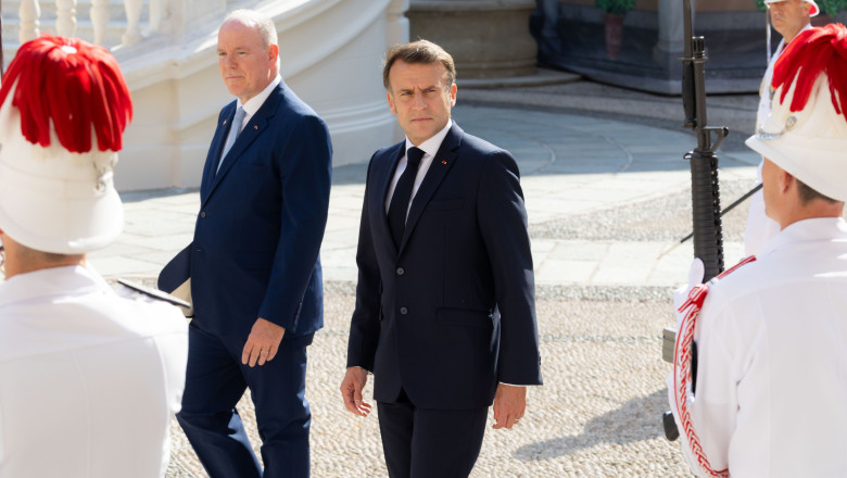foto emmanuel macron i a oferit printului albert de monaco un munte subacvatic care ii va purta numele ce alte daruri a primit monarhul 68451a68d22a1