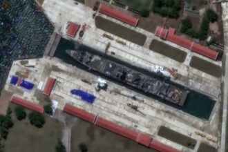 foto noul distrugator al coreei de nord a fost mutat langa granita cu rusia pentru reparatii dupa lansarea esuata la apa 6846fd52857e1