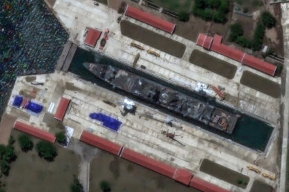 foto noul distrugator al coreei de nord a fost mutat langa granita cu rusia pentru reparatii dupa lansarea esuata la apa 6846fd52857e1