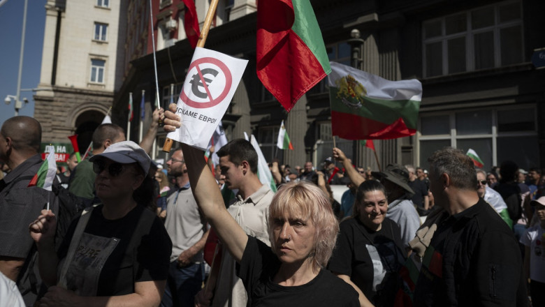 galerie foto bulgaria divizata in privinta aderarii la euro jumatate din populatie nu sustine moneda comuna 6841598cc381b