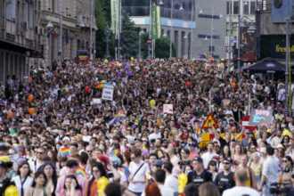 galerie foto jandarmii au dat amenzi de 6 000 lei la marsul bucharest pride si evenimentele pride park trei persoane s au ales cu dosar penal 68457980af924