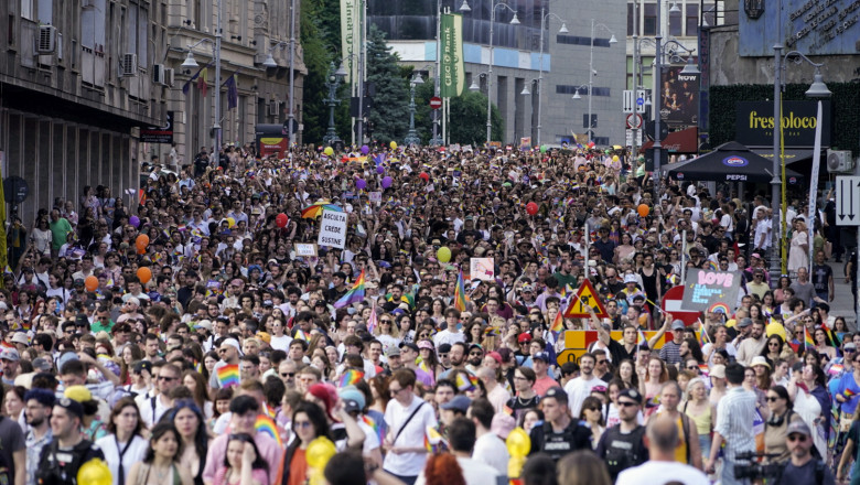 galerie foto jandarmii au dat amenzi de 6 000 lei la marsul bucharest pride si evenimentele pride park trei persoane s au ales cu dosar penal 68457980af924