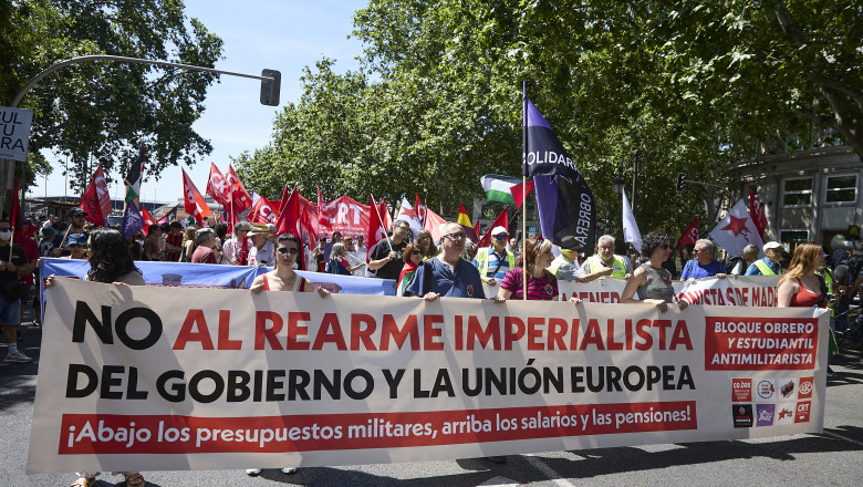 galerie foto protest cu mii de oameni la madrid impotriva reinarmarii europei jos armele sus pensiile critici fata de nato si guvernul sanchez 68446f669dca7
