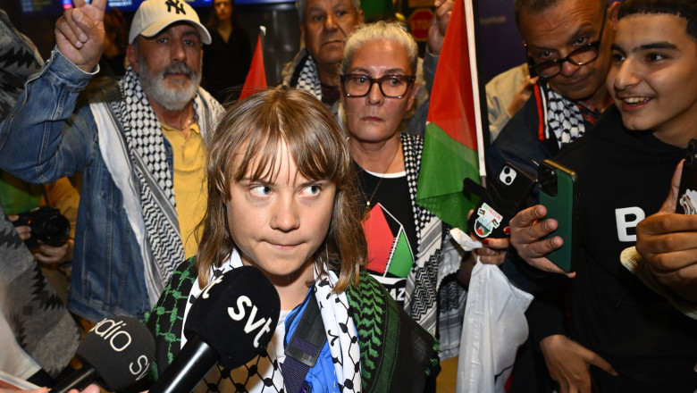 greta thunberg a fost torturata de israelieni cu cantece pentru copii inainte de a fi deportata in suedia 68496dcb993e2