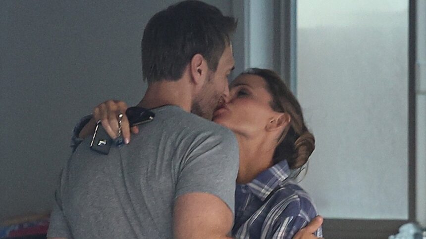 jennifer garner locking lips with boyfriend john miller in passionate pic 6843463aee91e