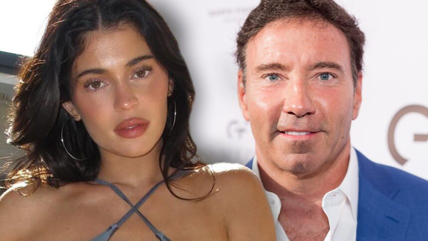 kylie jenners surgeon flooded with copycat boob job requests after specs revealed 6840ebe5d419a