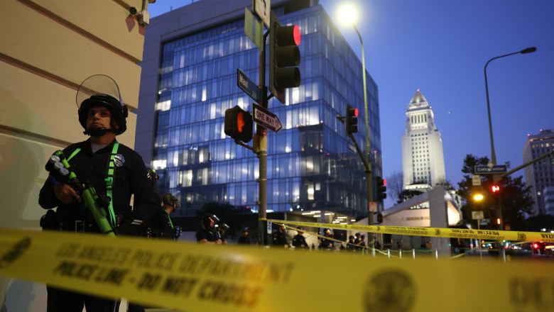 la los angeles a fost instituita starea de urgenta pe timp de noapte politia a inceput sa faca arestari in masa 684920809c208