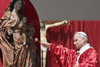 leon al xiv lea a criticat politicile nationaliste in timpul slujbei de duminica ce mesaj a transmis primul papa american 68458c39b4020