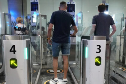 londra face eforturi pentru ca britanicii sa poata folosi portile electronice e gates cand vin in ue 68492c4c1fba0