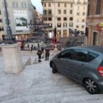 man 80 gets stuck trying to drive down the spanish steps in rome 685197df86024