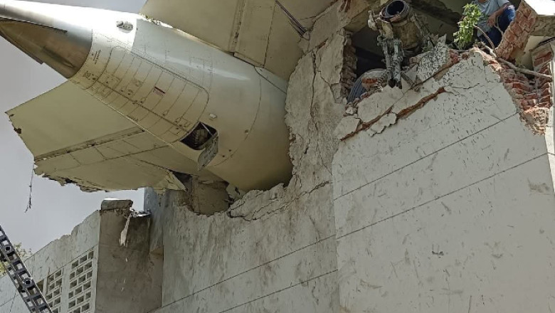 marturii cutremuratoare din ahmedabad unde avionul air india s a prabusit fiul meu a sarit de la etajul 2 pentru a se salva 684ac8b9b70b5