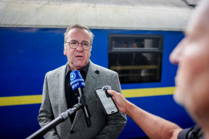 ministrul german al apararii a mers la kiev dupa ce moscova a amenintat berlinul cu razboiul din cauza rachetelor taurus 684a8a853fabf