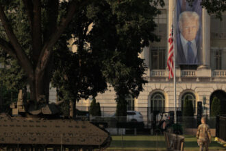 motivul suprinzator din cauza caruia parada militara a lui donald trump ar putea fi anulata multimea ar fi pusa in pericol 684b0cc325f32