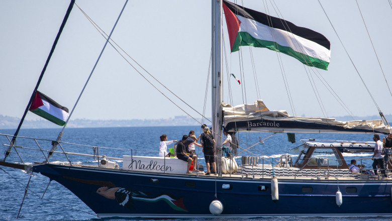 nava madleen cu 12 activisti pro palestinieni la bord a ajuns in portul israelian asdod sub paza militara ii trimitem acasa 684744cabff46