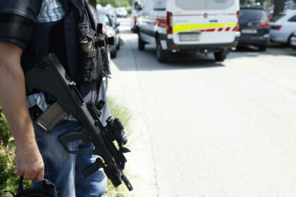 news alert doi romani se afla printre persoanele ranite in atacul de la scoala din austria 68492b1e5a955