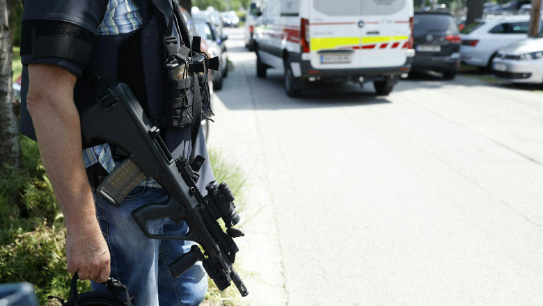 news alert doi romani se afla printre persoanele ranite in atacul de la scoala din austria 68492b1e5a955