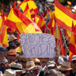 noi proteste in spania impotriva premierului pedro sanchez acuzat de coruptie zeci de mii de oameni in strada 68459a48ccf48