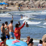 o fata de 21 de ani a fost salvata de la inec de un adolescent la costinesti baiatul a fost recompensat de firma unde lucreaza 684881400636c