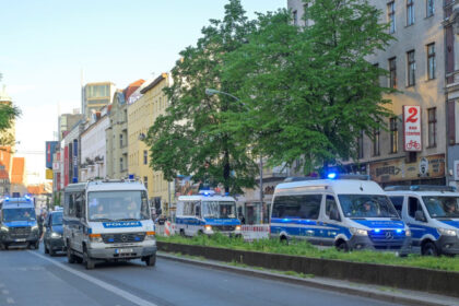 o femeie care a atacat doi oameni cu un cutit in munchen a fost impuscata de politisti 68454138215d5