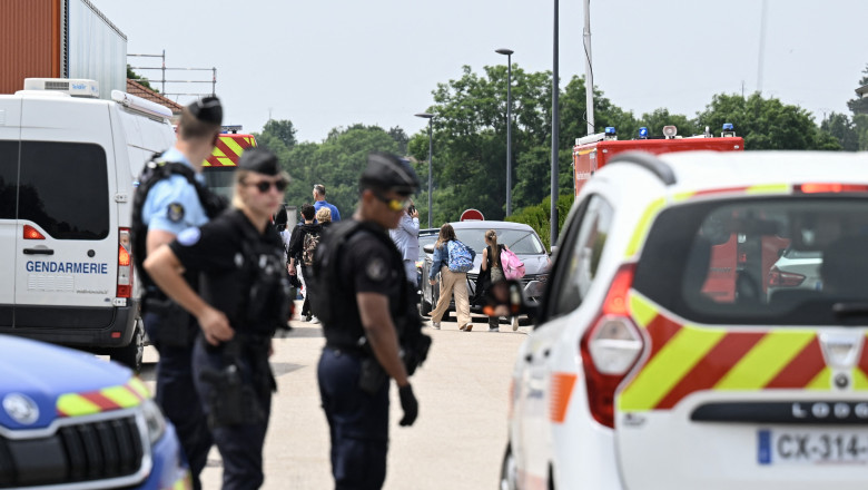 o supraveghetoare scolara a fost ucisa de un elev la un colegiu din franta macron denunta un val de violenta fara sens 684836602033b