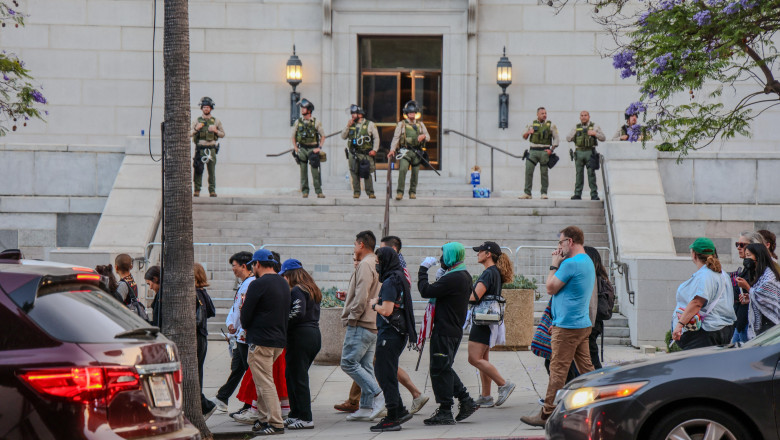 orasele americane se pregatesc pentru noi proteste in timp ce la los angeles a fost decretata stare de urgenta 68499dd03130c