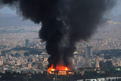 paranoia iranului fata de mossad creste pe fondul temerilor ca spioni israelieni poarta masti palarii si ochelari de soare 68512219755ab