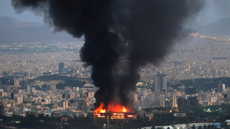 paranoia iranului fata de mossad creste pe fondul temerilor ca spioni israelieni poarta masti palarii si ochelari de soare 68512219755ab