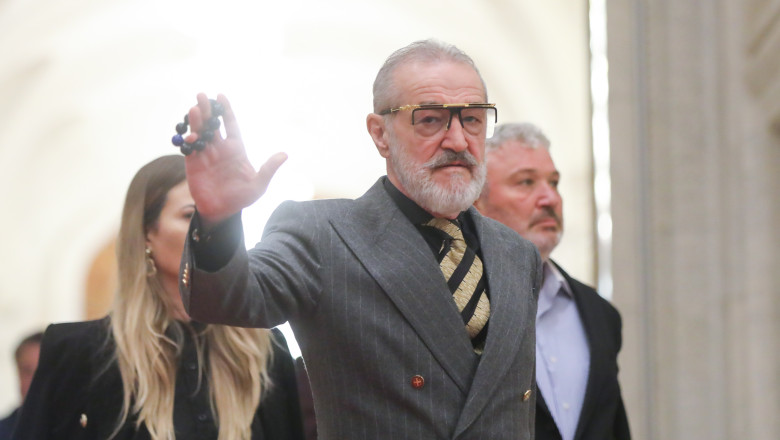 patriarhul daniel ii interzice lui becali sa mai cante la strana catedralei patriarhale nu are competente muzicale adecvate 6842fe6edd876