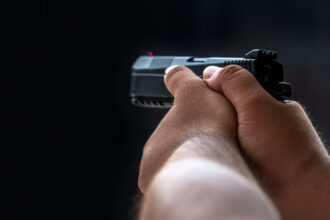 persoanele inculpate in dosare penale nu mai pot cumpara sau detine arme lege promulgata de nicusor dan 6842fbf83c242