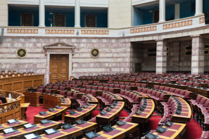 premiera in grecia mandatele a trei parlamentari de extrema dreapta retrase prin hotarare judecatoreasca 6848ffba89195