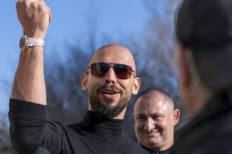 reactia ministerului culturii dupa ce andrew tate a fost filmat la o petrecere in curtea muzeului brukenthal din sibiu 6847eff331f9c