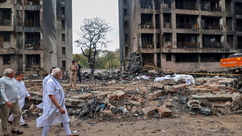 salvatorii cauta supravietuitori si resturi ale avionului air india in ahmedabad modi scena dezastrului este sfasietoare 684bd65253a85